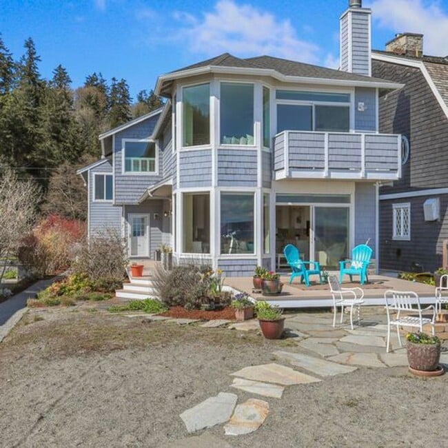 Photo - Spectacular Water Front Home With a Short Term  Lease to Start!