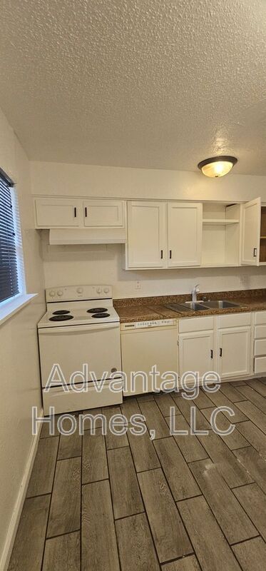 Photo - 711 N 70th St Unit B