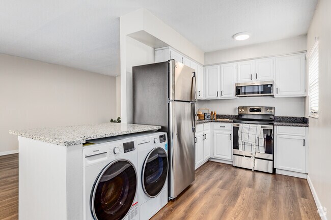 2 BR, 2 BA - 920SF - The Fairview