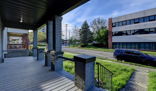 Photo - 1517 Hawthorne Ave