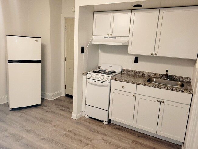 Building Photo - Great remodeled one bedroom apartment Unit 965 Livingston Ave 3