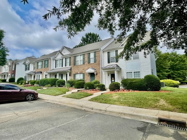 Photo - Beautiful 2 bedroom 2 1/2 bath townhouse close to prosperity church Rd!