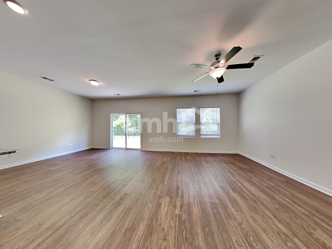 Photo - 150 Orion Way