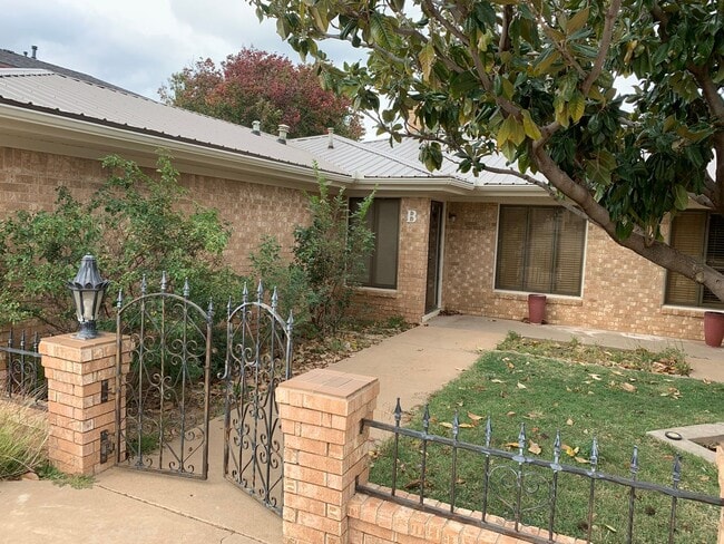 Photo - 3216 74th St Unidad B