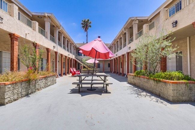 Interior - Central Inglewood Retreat – Gated Living N... Rental