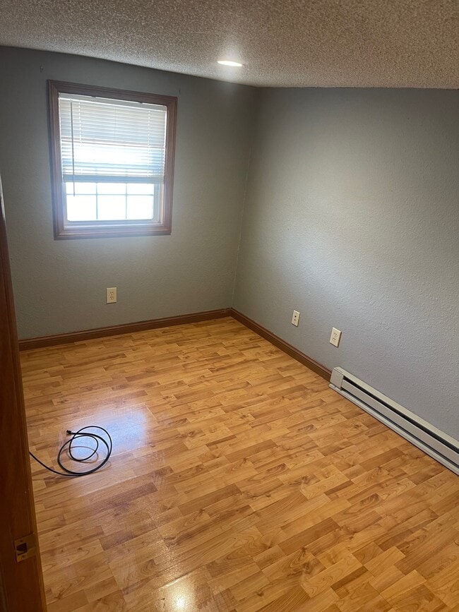 Bedroom - 620 Court St W Unit 620
