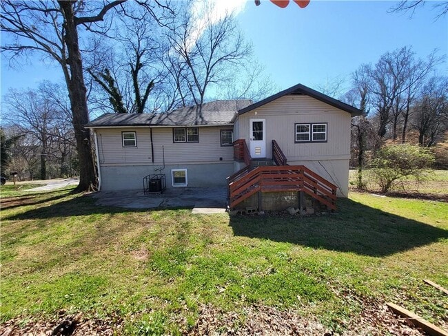 Building Photo - 2308 Lakewood Ave SW