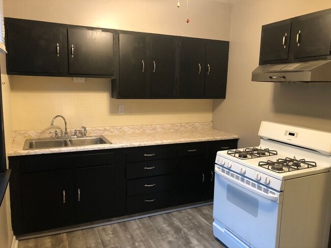 Building Photo - 3863 Brighton Rd Unit 3863 Brighton Road