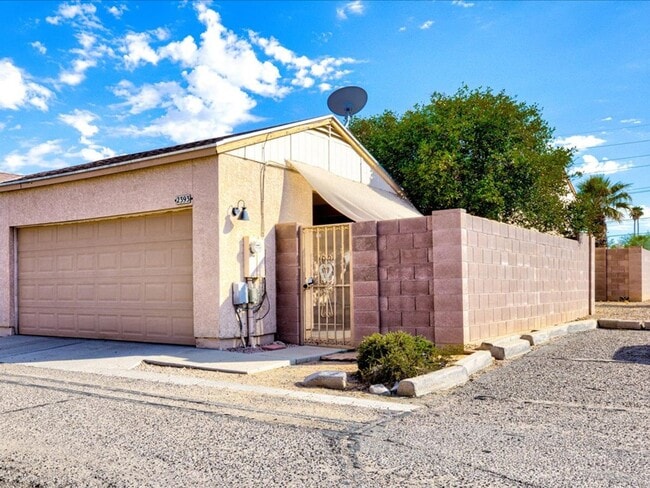 Building Photo - Modern 2 Bedroom 2 Bathroom home with comm...