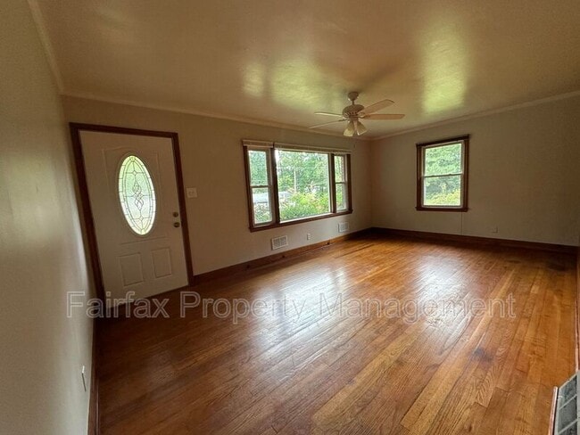 Photo - 118 N Oak St