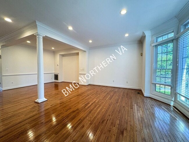 Photo - 3091 McKinnon Way