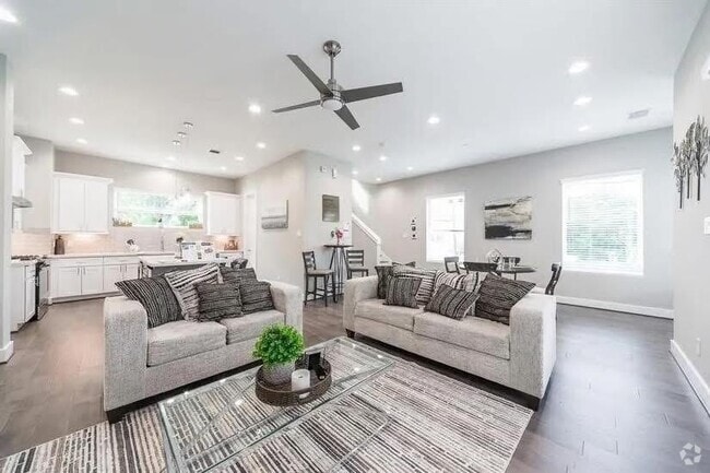 Building Photo - 1329 Buescher Dr Rental