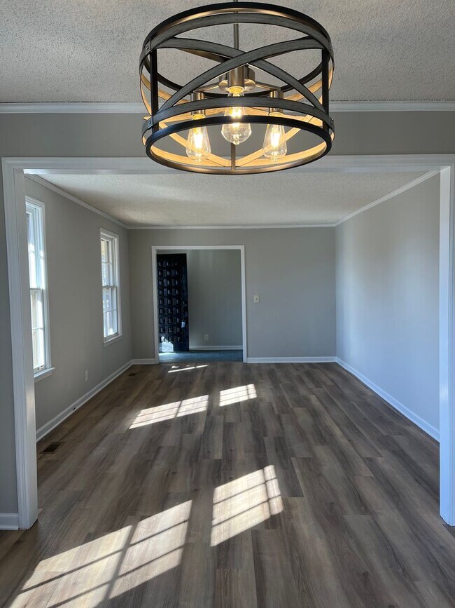 Photo - Charming 3BR/2BA Home: New Flooring, Spaci...