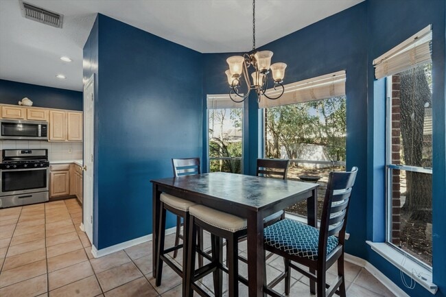 Building Photo - 2630 Lakeway Dr