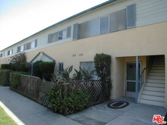 Building Photo - 3603 Mentone Ave Unit 7 Rental