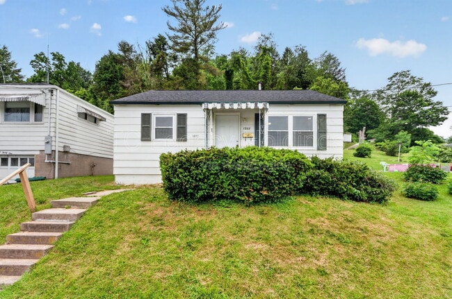 Photo - 1533 Hoffman Ave