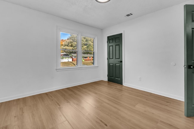 Photo - 3253 Kimball Ave