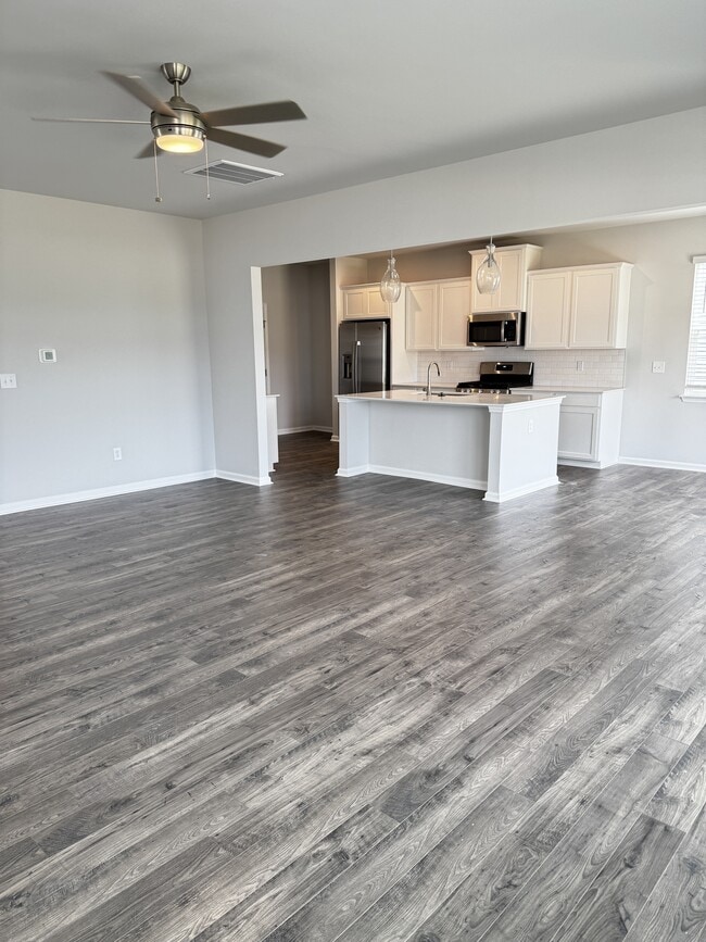 Photo - 142 Gervais Cir