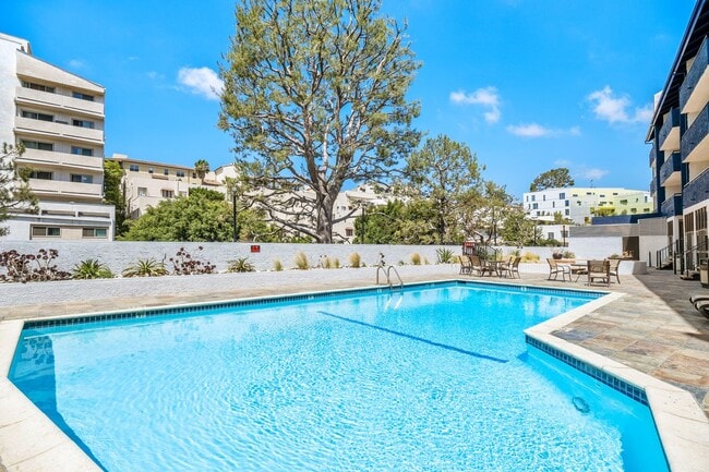 Photo - 10982 Roebling Ave Unidad 520