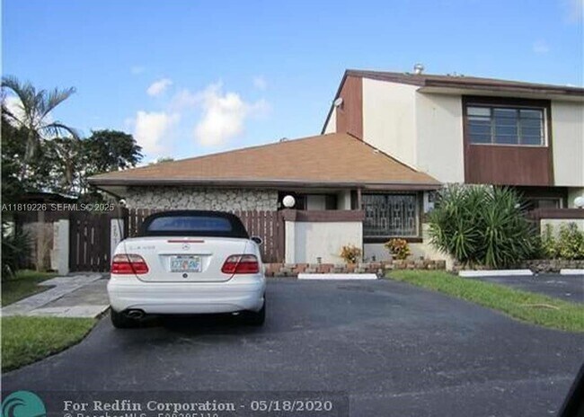 Building Photo - 267 NE 201st Terrace