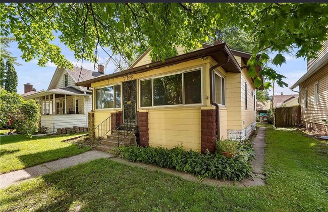 Photo - Spacious 2-Bedroom Rock Island Rental