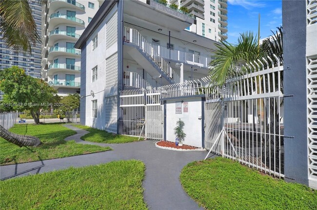 Photo - 1315 NE Miami Ct Unit 303