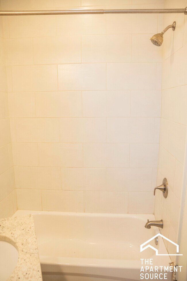 Photo - 2231 W Wilson Ave Unit 2