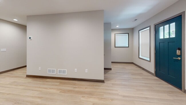Photo - 1800 Como Ave SE Unit #2