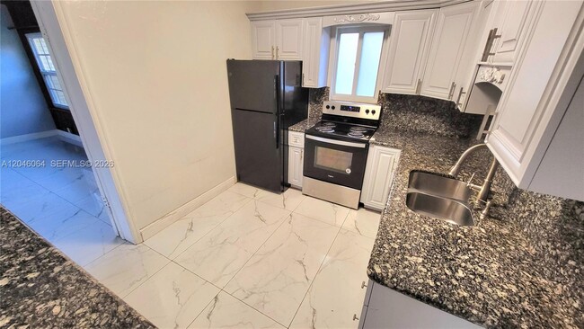 720 NE 5th St Unit 1-1