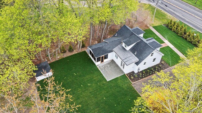 Photo - 5075 Main Rd