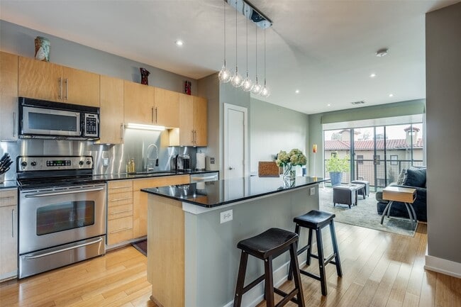 Building Photo - 4333 Gilbert Ave Unit 321
