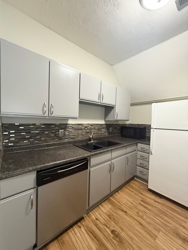 1145 Park Ave Unit 2