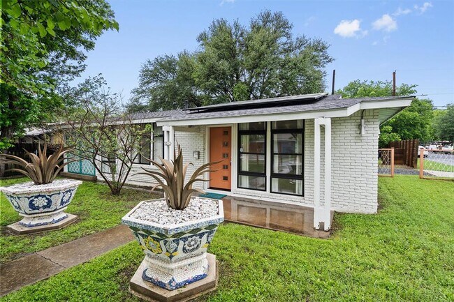 Photo - 5212 Berkman Dr