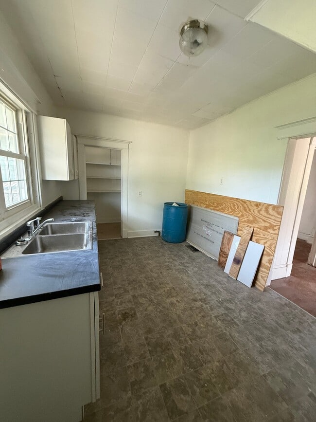 Photo - 1153 E William St