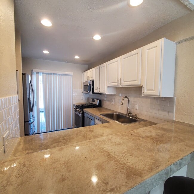 Photo - 2 Bedroom Townhome with Pool and Clubhouse/Centrally Located!!