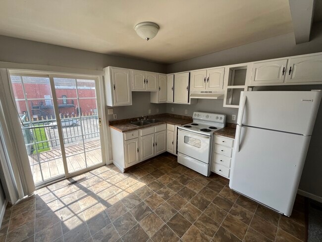 Photo - 1317 Main St