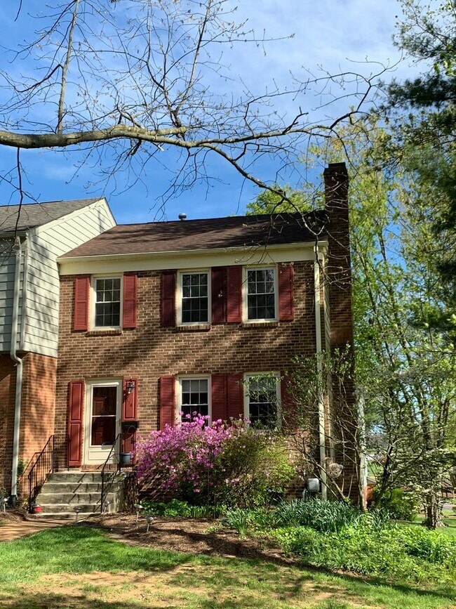 Photo - End Townhome In Oak Manor Community