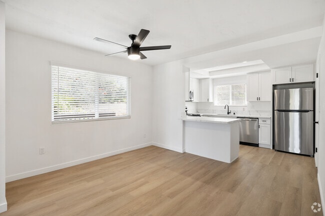 2BR, 2BA - 1,350SF - Kitchen/Dining
