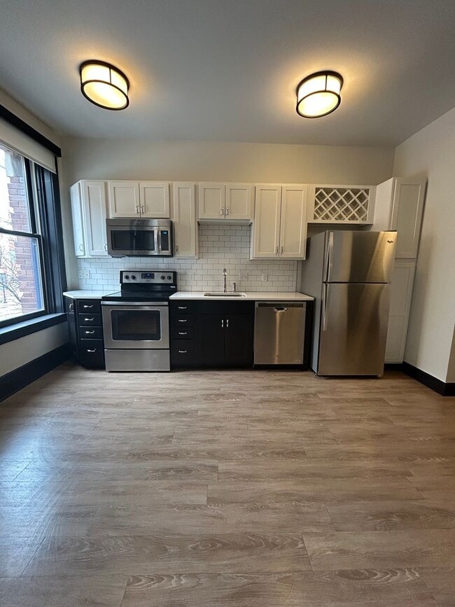 Photo - LEASE SPECIAL! HALF OFF FIRST FULL MONTH! Historic and Upscale 1 Bedroom 1 Bathroom Downtown Unidad #208