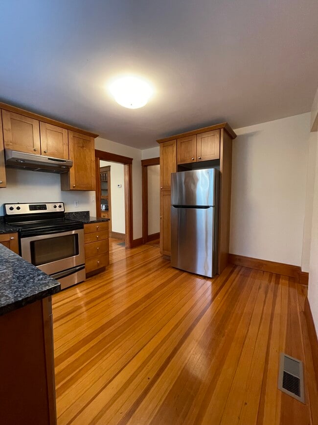 Photo - 60 Landseer St Unit 1