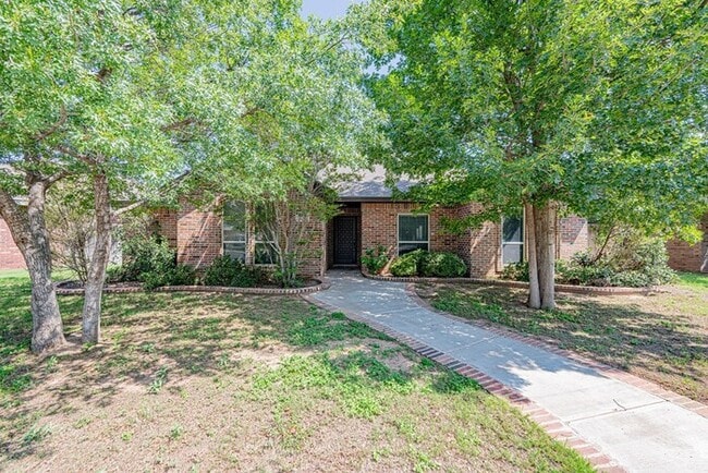 Photo - 3 bed 2 bath home with 2 car garage!