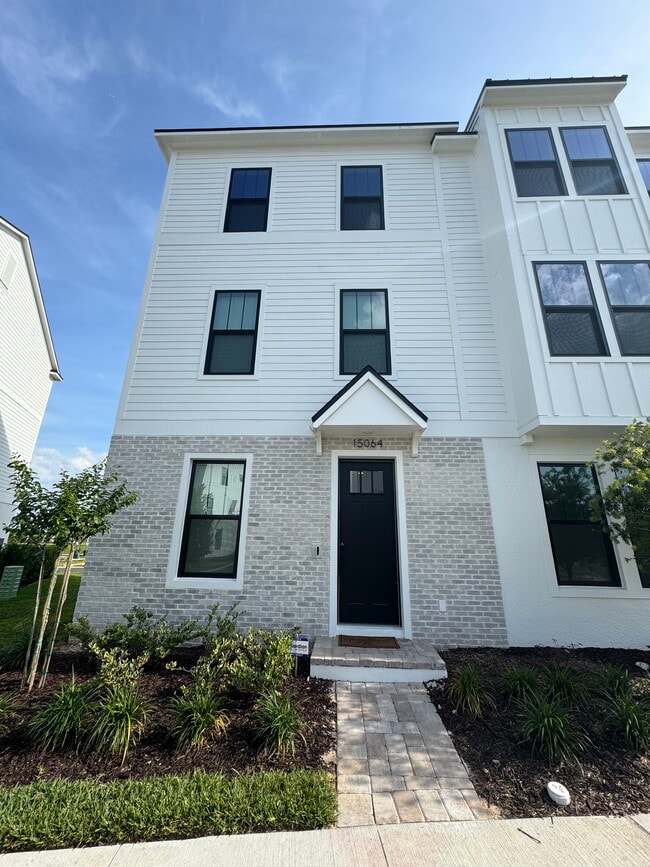 Building Photo - 15064 Grove Lake Dr