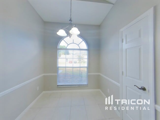 Photo - 468 Wexdon Ct