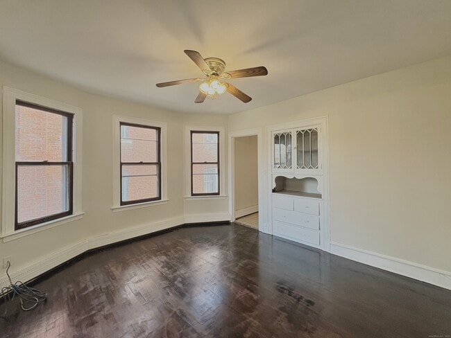 Photo - 72 Sterling St