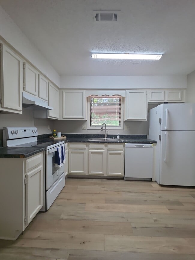 Photo - 3711 Conger Rd SW