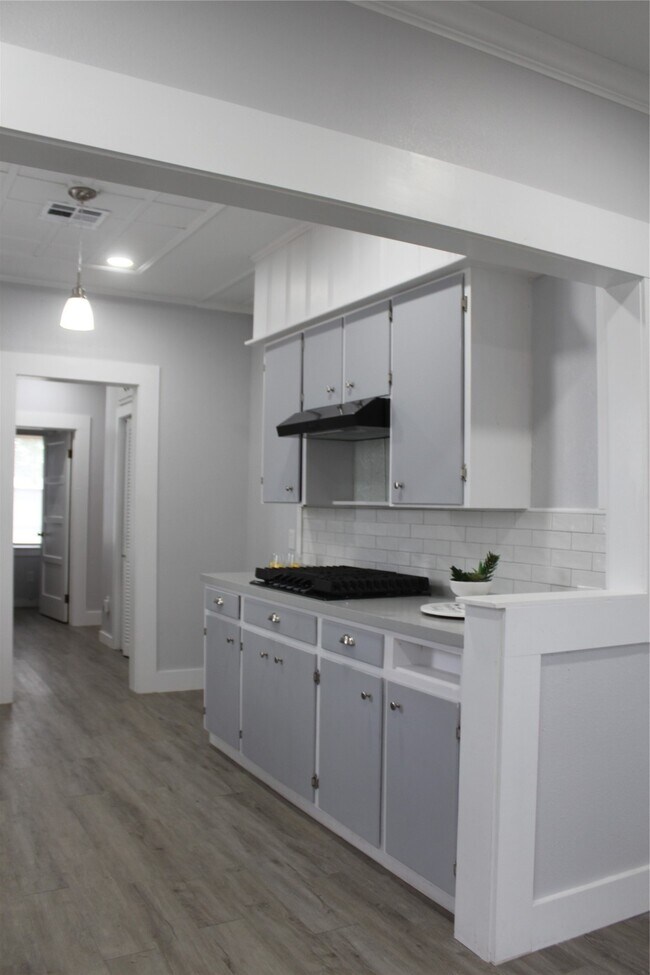 Photo - 710 Fahrenthold St