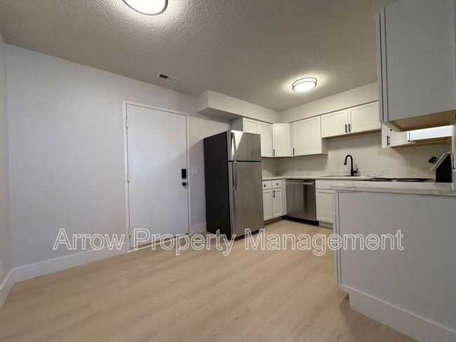Photo - 515 W Saunders Ave Unit 2
