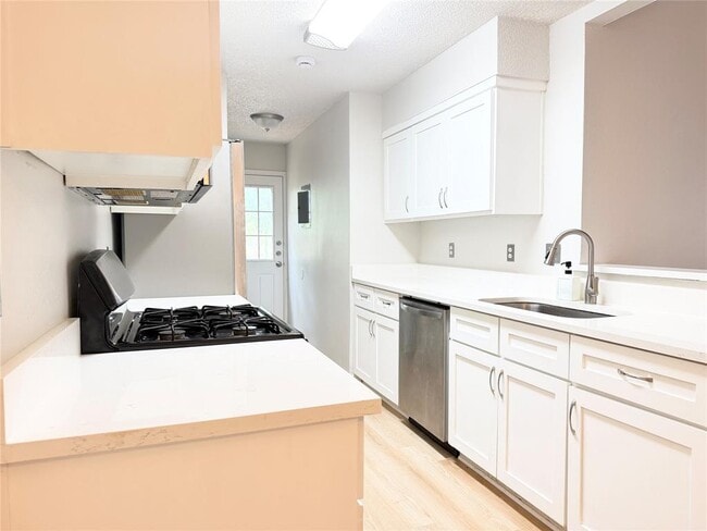 Photo - 1915 Margalene Way