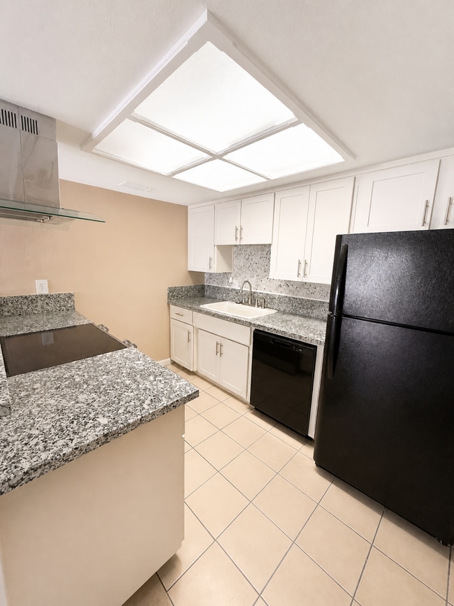 Photo - "Charming 2-Bedroom Duplex Oasis in Sacramento - Comfortable Living!