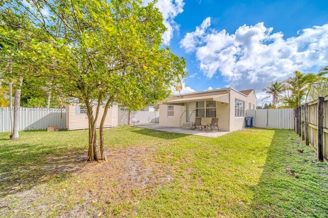 Photo - 3930 SW 68th Ave